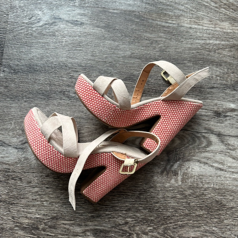 Chic Beige Strappy Sandals
